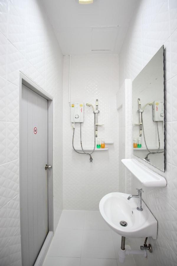 Oyo 435 Frame Residence Phuket Bagian luar foto
